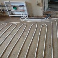 Tee-se-itse-jakotukki lämmitetyille lattioille: asennus ja liitäntä